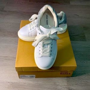 Steve Madden Global Sneaker